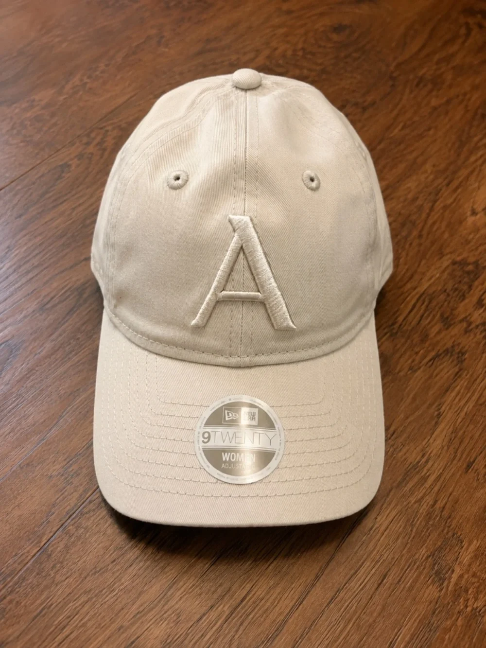 Aritzia New Era 9TWENTY Beige Baseball Cap NWT Adjustable (Women'